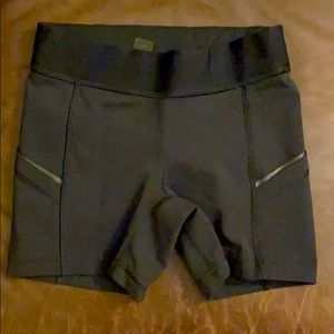 Lululemon biker shorts with pockets